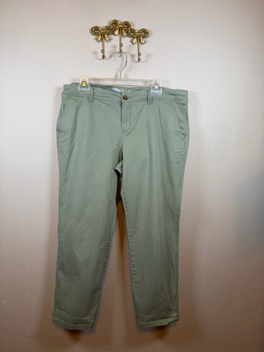 Old Navy The Boyfriend Chino Pants in Sage Green. Size 14